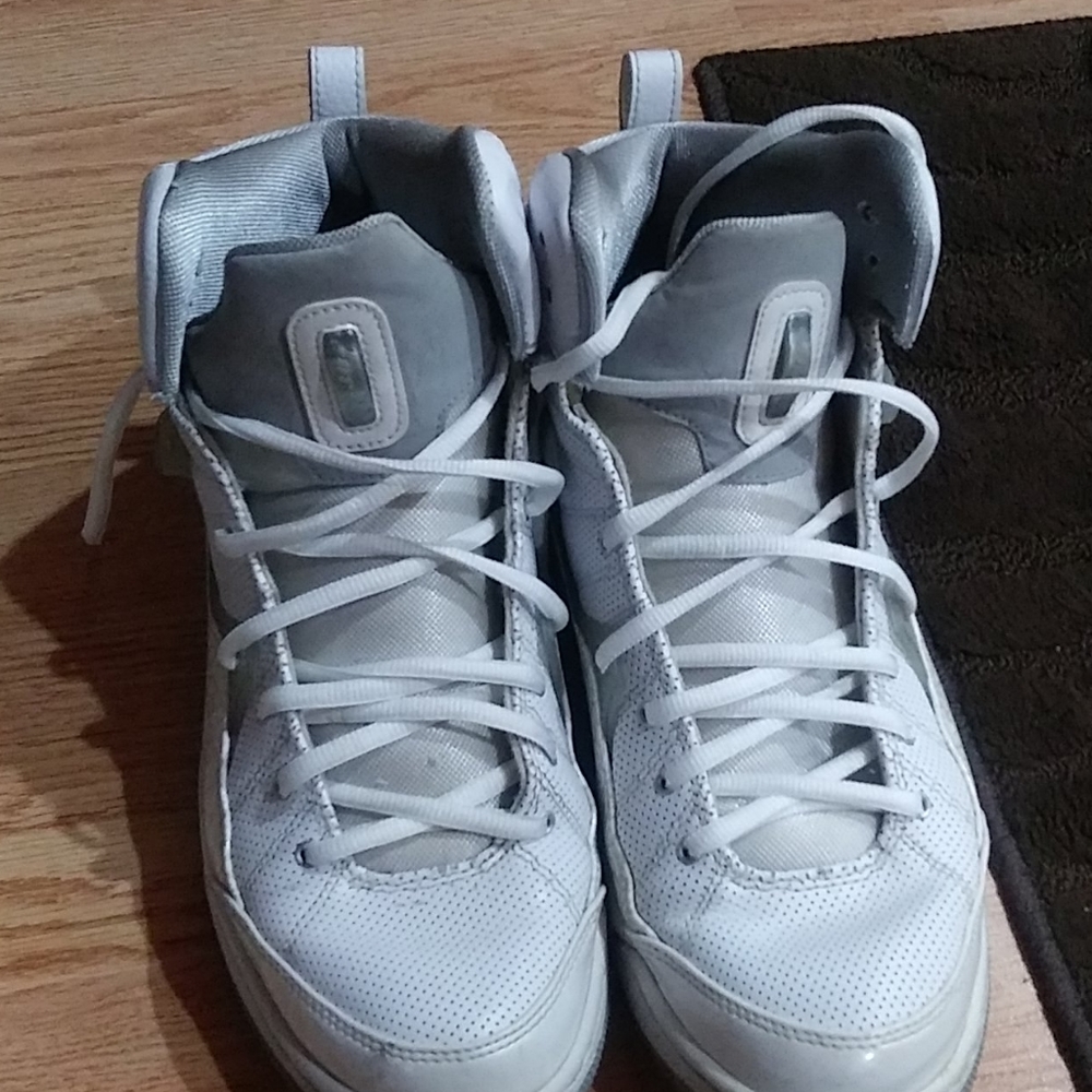 Jordan Retro Basketball Shoe